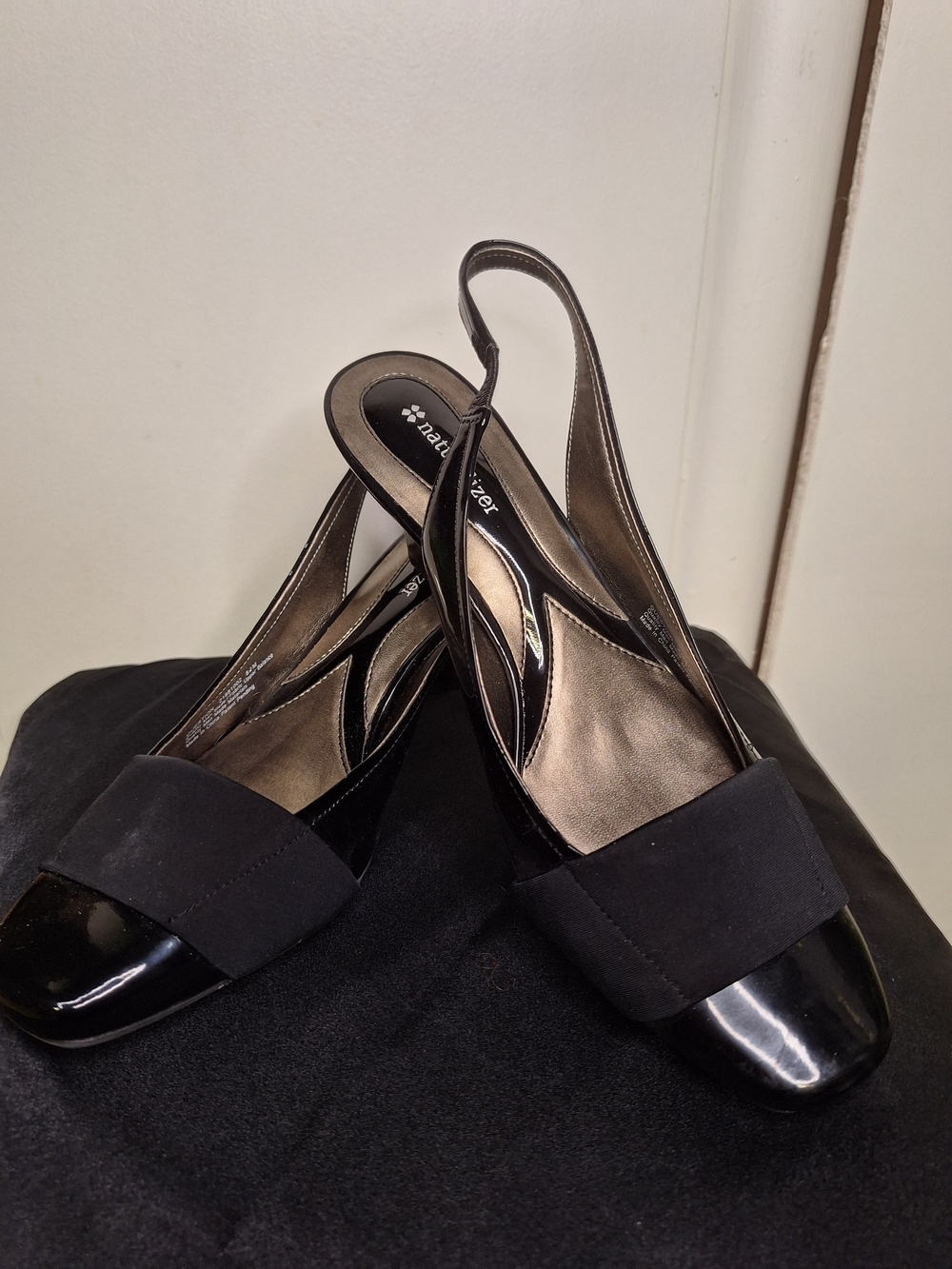 Naturalizer Black Slingback Kitten Heel W/ Patin Leather Size 8.5
